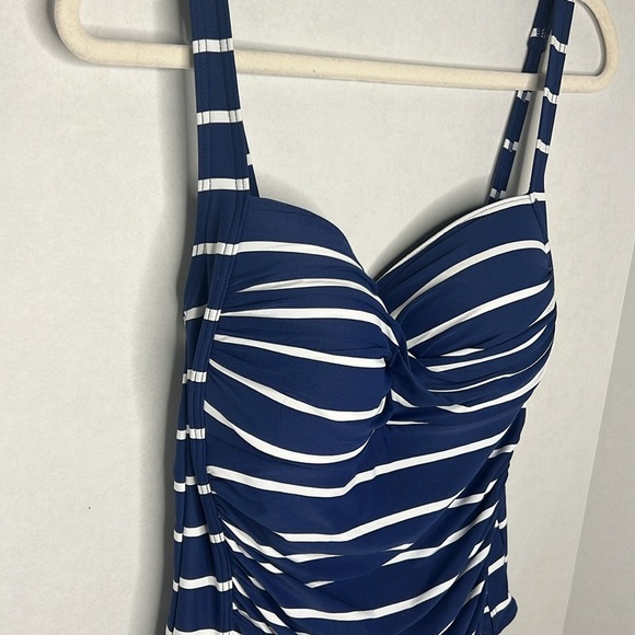 NipTuck Portofino Stripe Navy White One
Piece Swimsuit Multi-fit Cup 12 - Picture 3 of 8